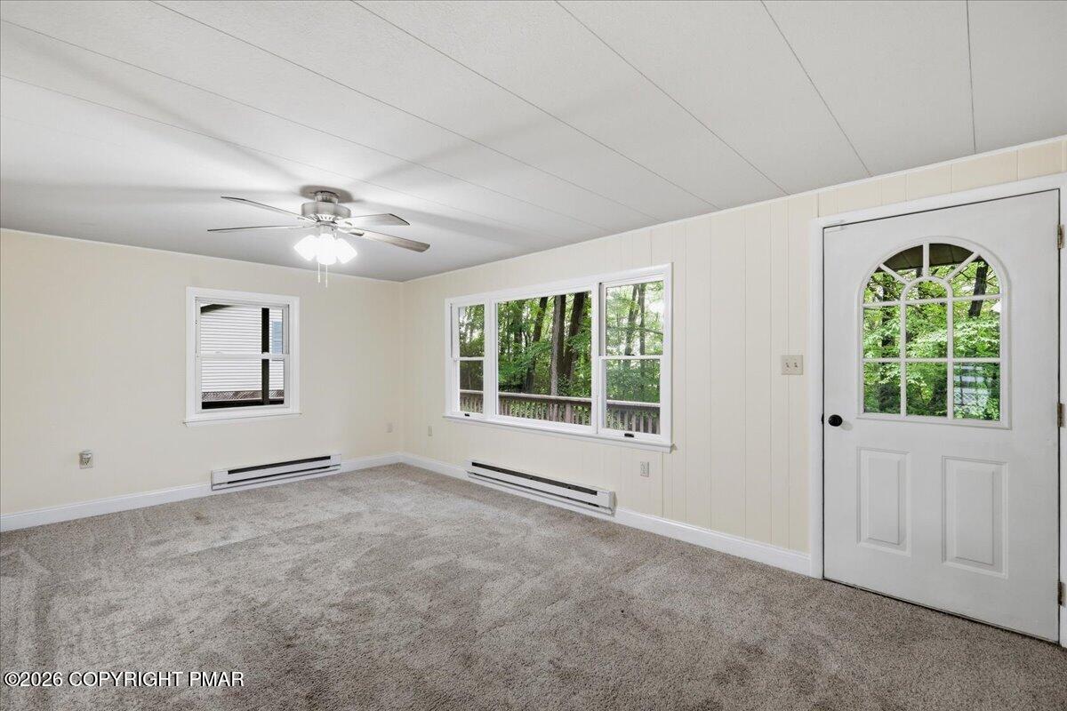 706 Foxtown Hill Road Stroudsburg, PA 18360 - Photo 6 of 34 Living Room