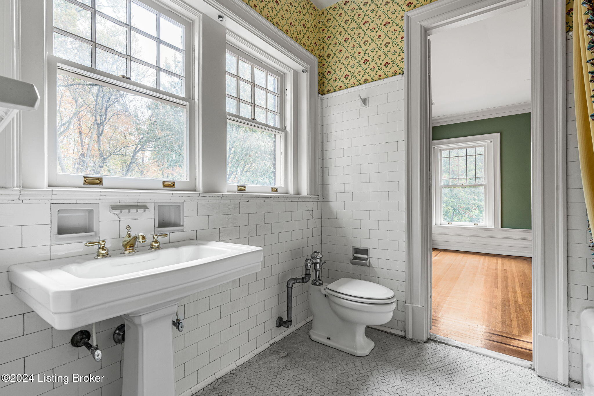 1466 Cherokee Road Louisville, KY 40204 - Photo 36 of 65 Full Bathroom (Second Level)