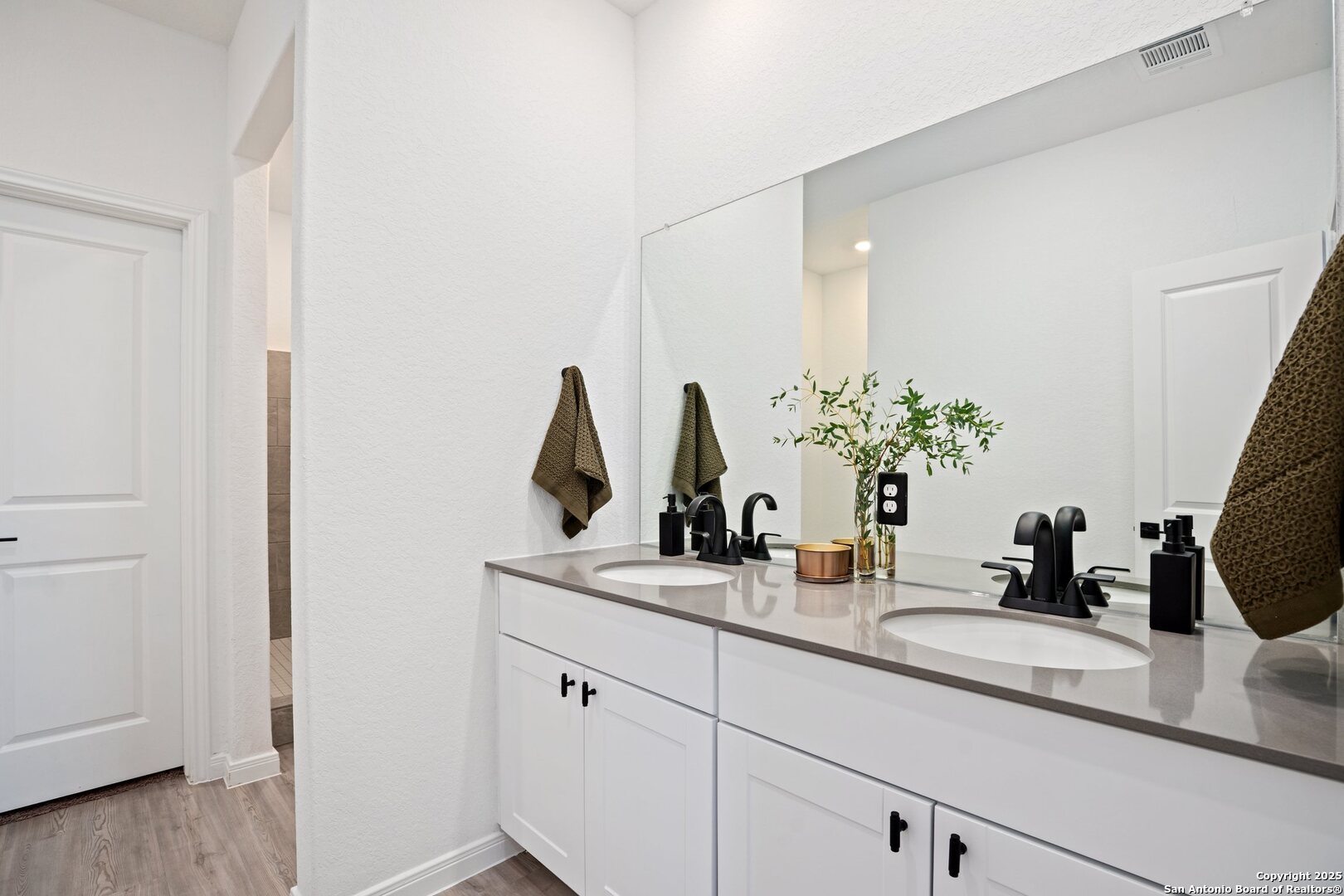808 Riviera Court Seguin, TX 78155 - Photo 13 of 22 a bathroom with a sink and a mirror