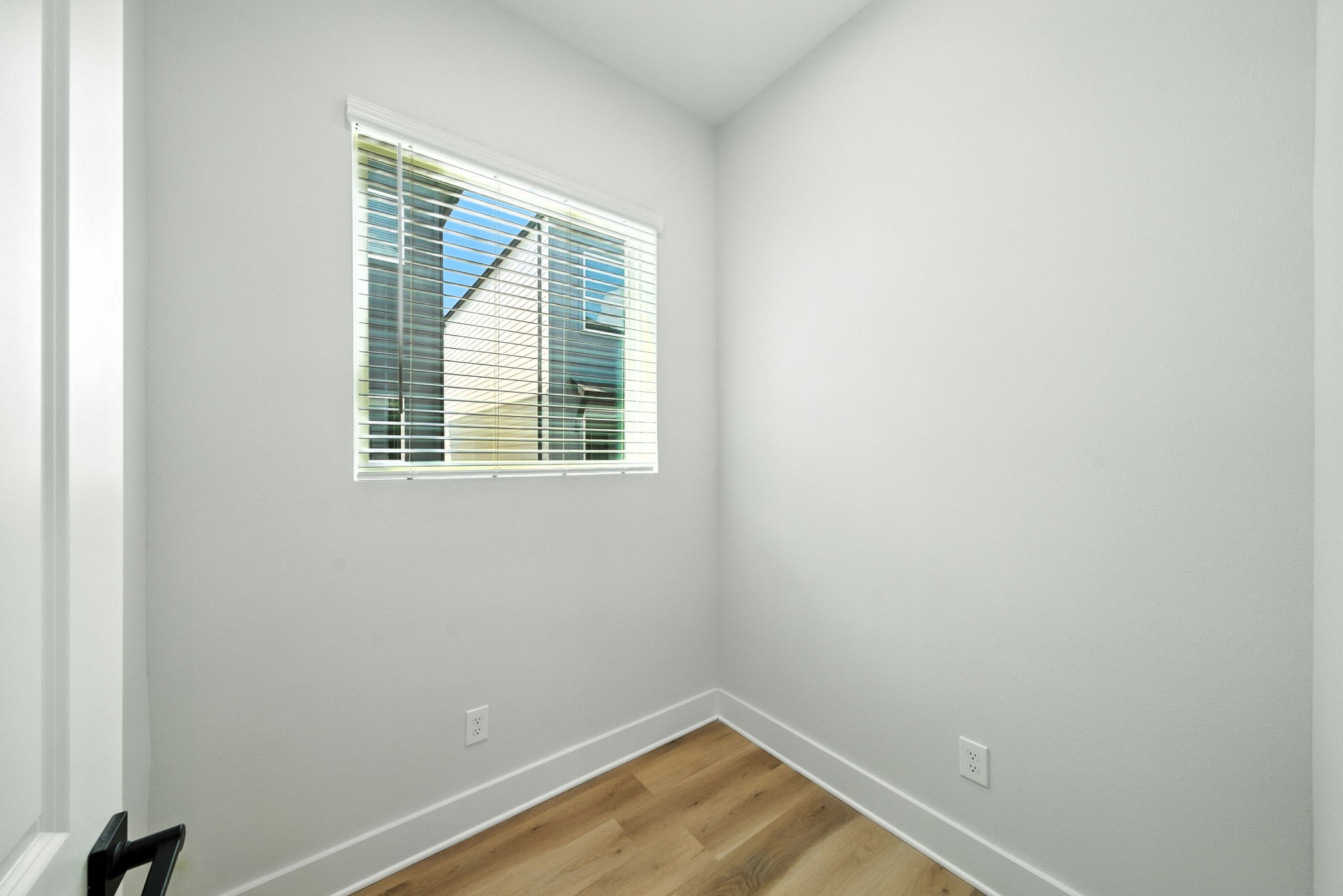 1985 Bauer Drive Houston, TX 77080 - Photo 20 of 35 a small space with a window