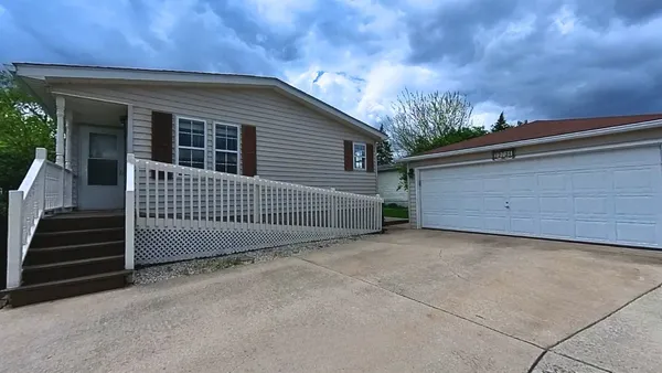 $129,900 | 22734 South Ravisloe Lane, Frankfort, IL 60423