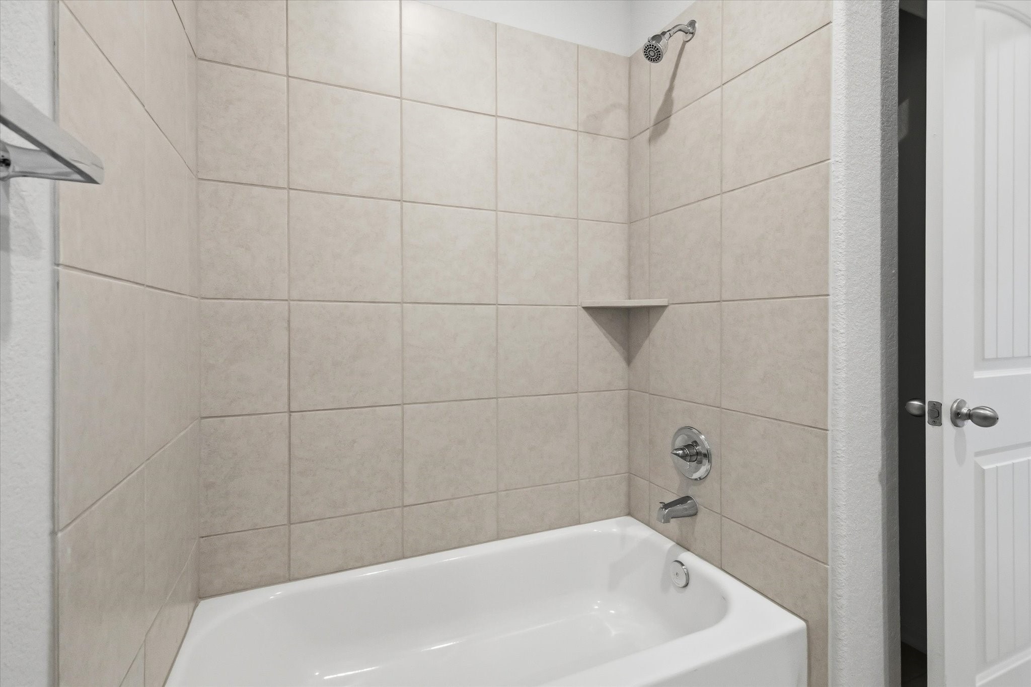 16738 Rockwall Street Conroe, TX 77303 - Photo 28 of 42 The tiled tub and shower combination provides flexibility for everyday use.