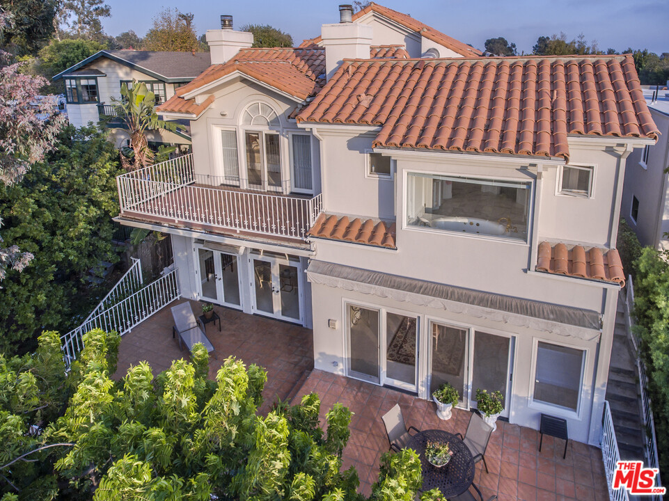 381 North Bonhill Road Los Angeles, CA 90049 - Photo 2 of 22 Gallery Image 2