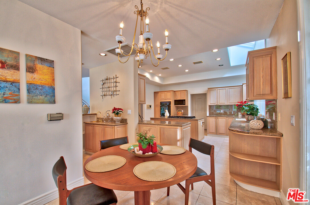 381 North Bonhill Road Los Angeles, CA 90049 - Photo 11 of 22 Gallery Image 11