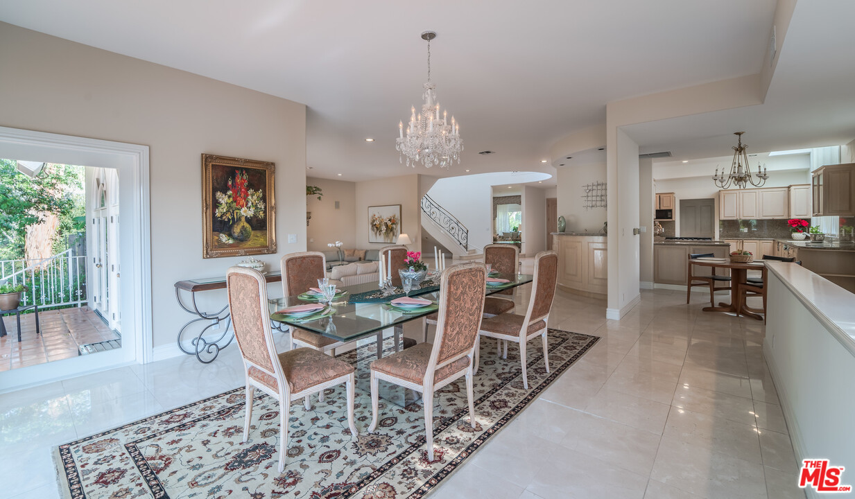 381 North Bonhill Road Los Angeles, CA 90049 - Photo 12 of 22 Gallery Image 12