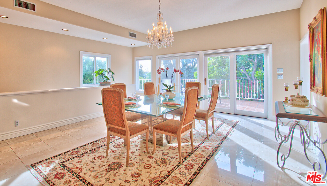 381 North Bonhill Road Los Angeles, CA 90049 - Photo 13 of 22 Gallery Image 13