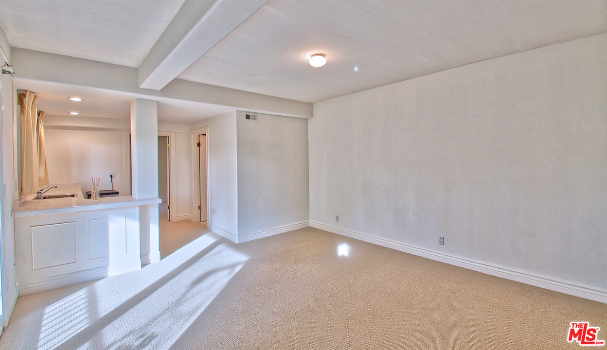 381 North Bonhill Road Los Angeles, CA 90049 - Photo 14 of 22 Gallery Image 14