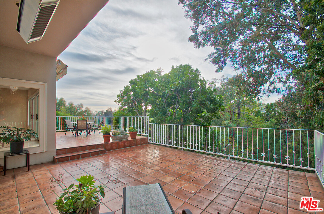 381 North Bonhill Road Los Angeles, CA 90049 - Photo 15 of 22 Gallery Image 15