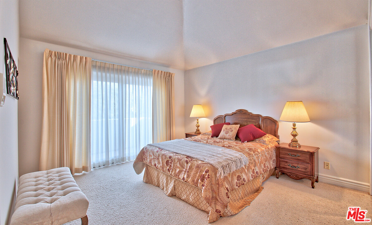 381 North Bonhill Road Los Angeles, CA 90049 - Photo 19 of 22 Gallery Image 19