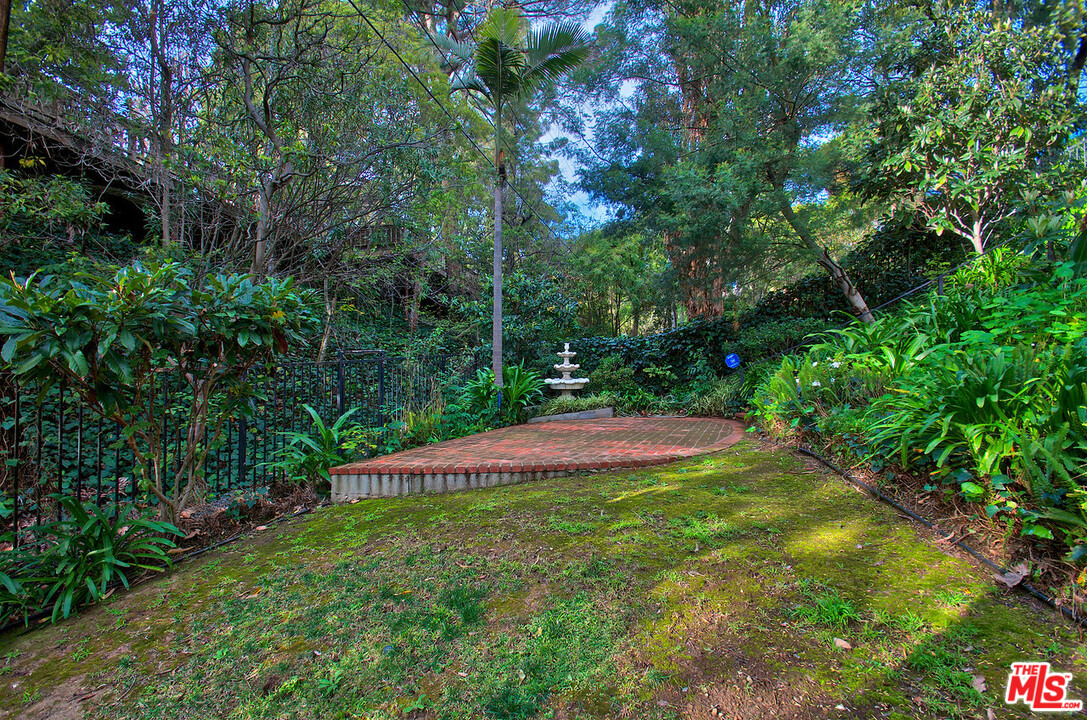 381 North Bonhill Road Los Angeles, CA 90049 - Photo 21 of 22 Gallery Image 21