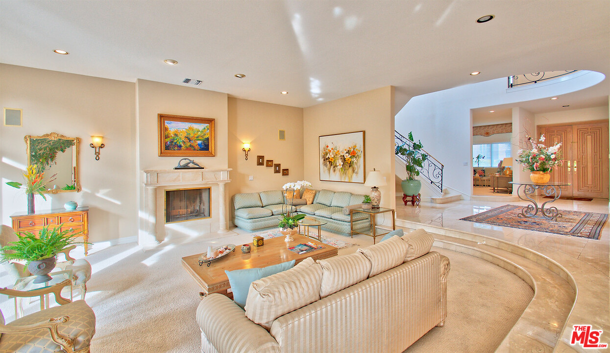381 North Bonhill Road Los Angeles, CA 90049 - Photo 5 of 22 Gallery Image 5