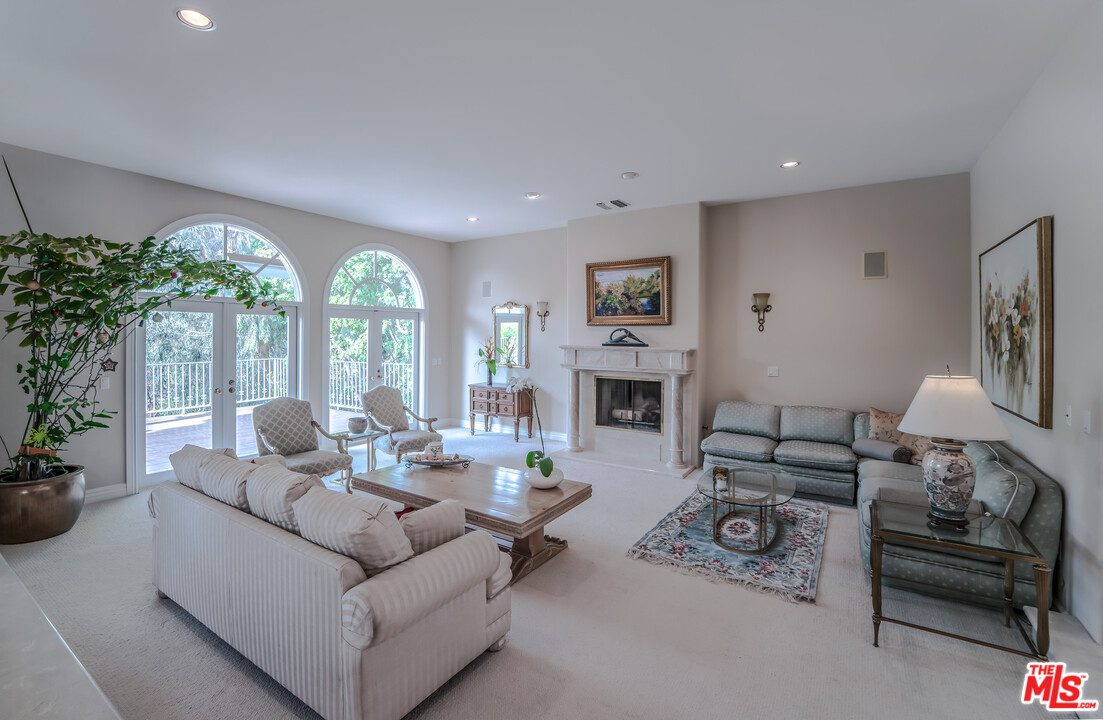 381 North Bonhill Road Los Angeles, CA 90049 - Photo 6 of 22 Gallery Image 6
