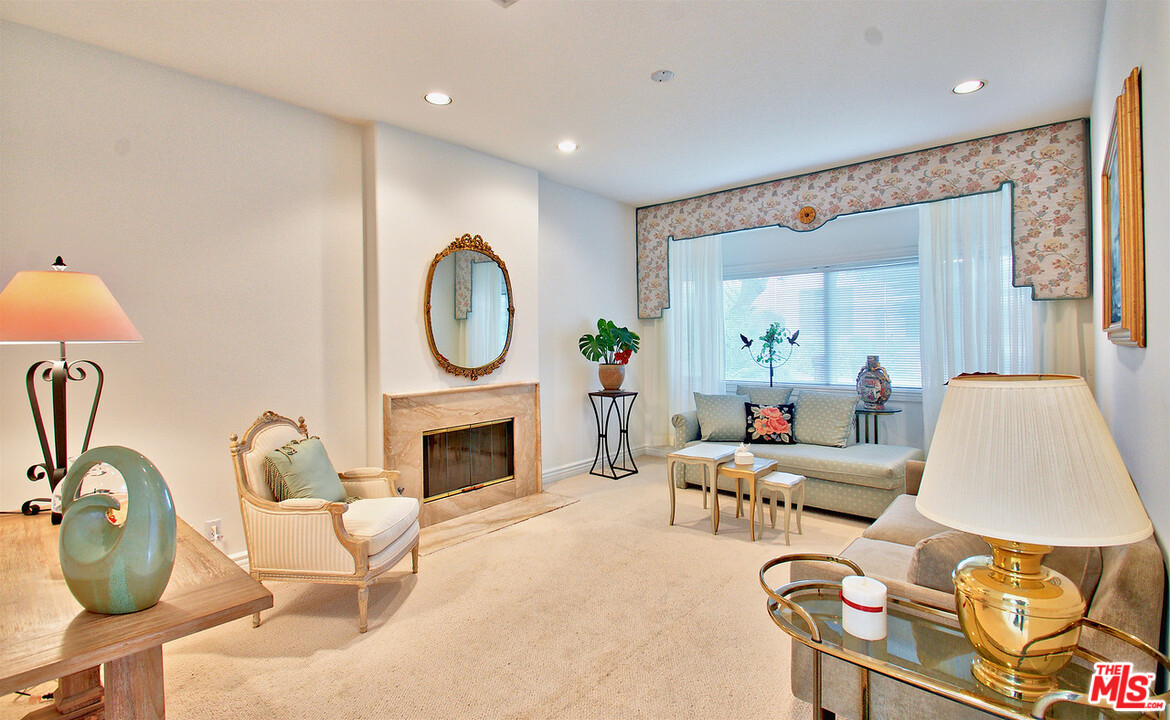 381 North Bonhill Road Los Angeles, CA 90049 - Photo 8 of 22 Gallery Image 8