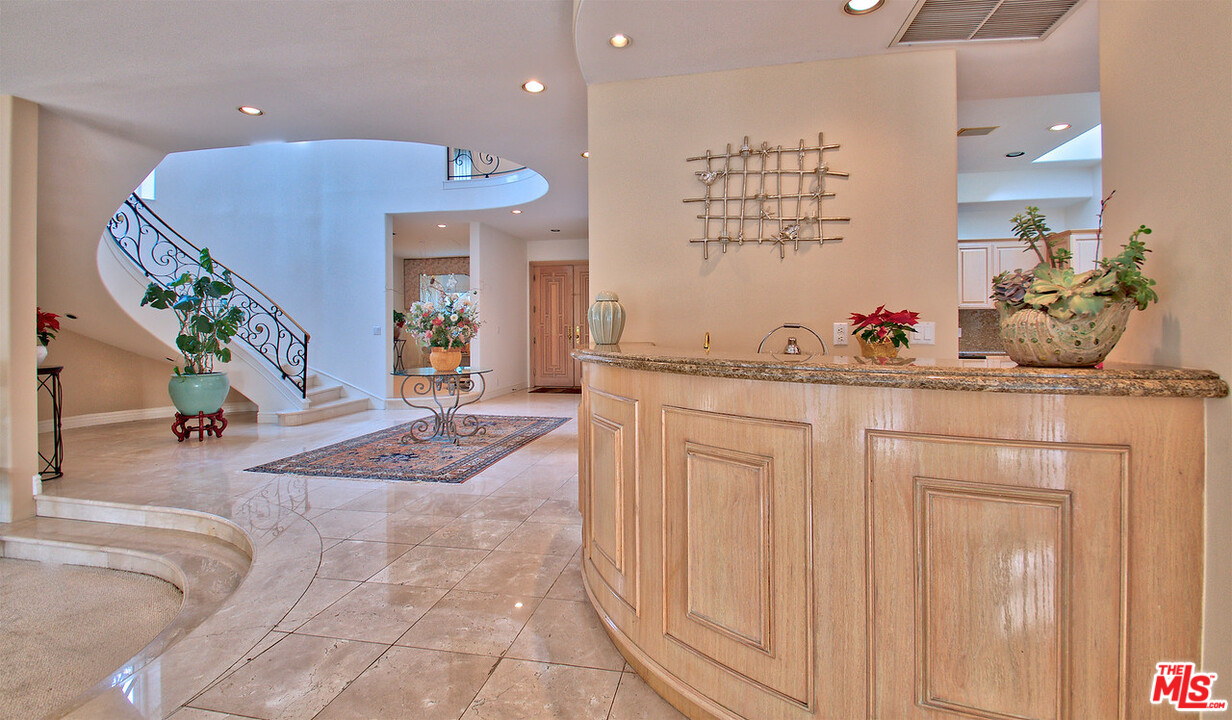 381 North Bonhill Road Los Angeles, CA 90049 - Photo 9 of 22 Gallery Image 9