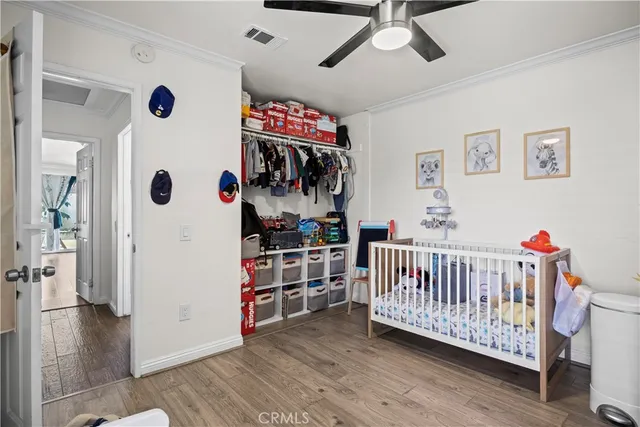 a view of an entryway with a livingroom