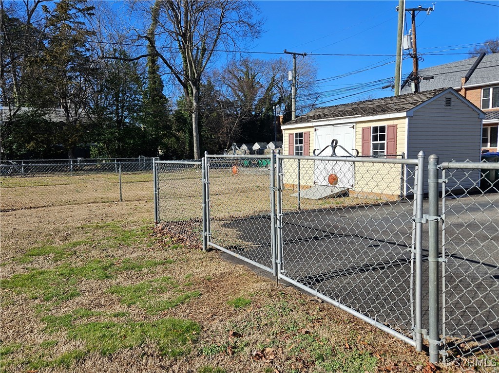 3410 Stuart Avenue Richmond, VA 23221 - Photo 42 of 43 a view of a backyard