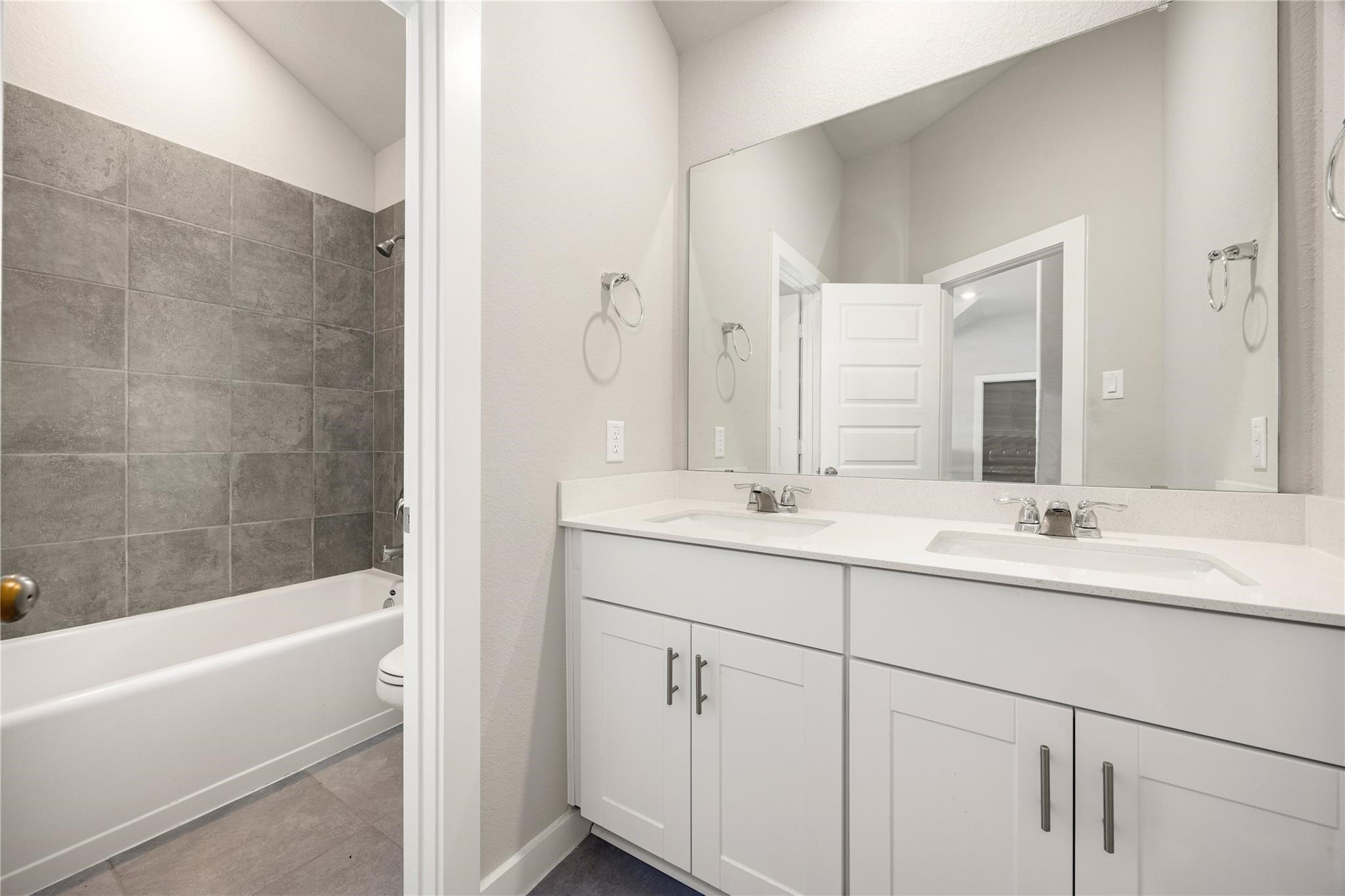 5814 Wayne Way Rosenberg, TX 77471 - Photo 31 of 44 Bathroom