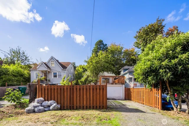 $609,000 | 2305 24th Avenue South, Seattle, WA 98144