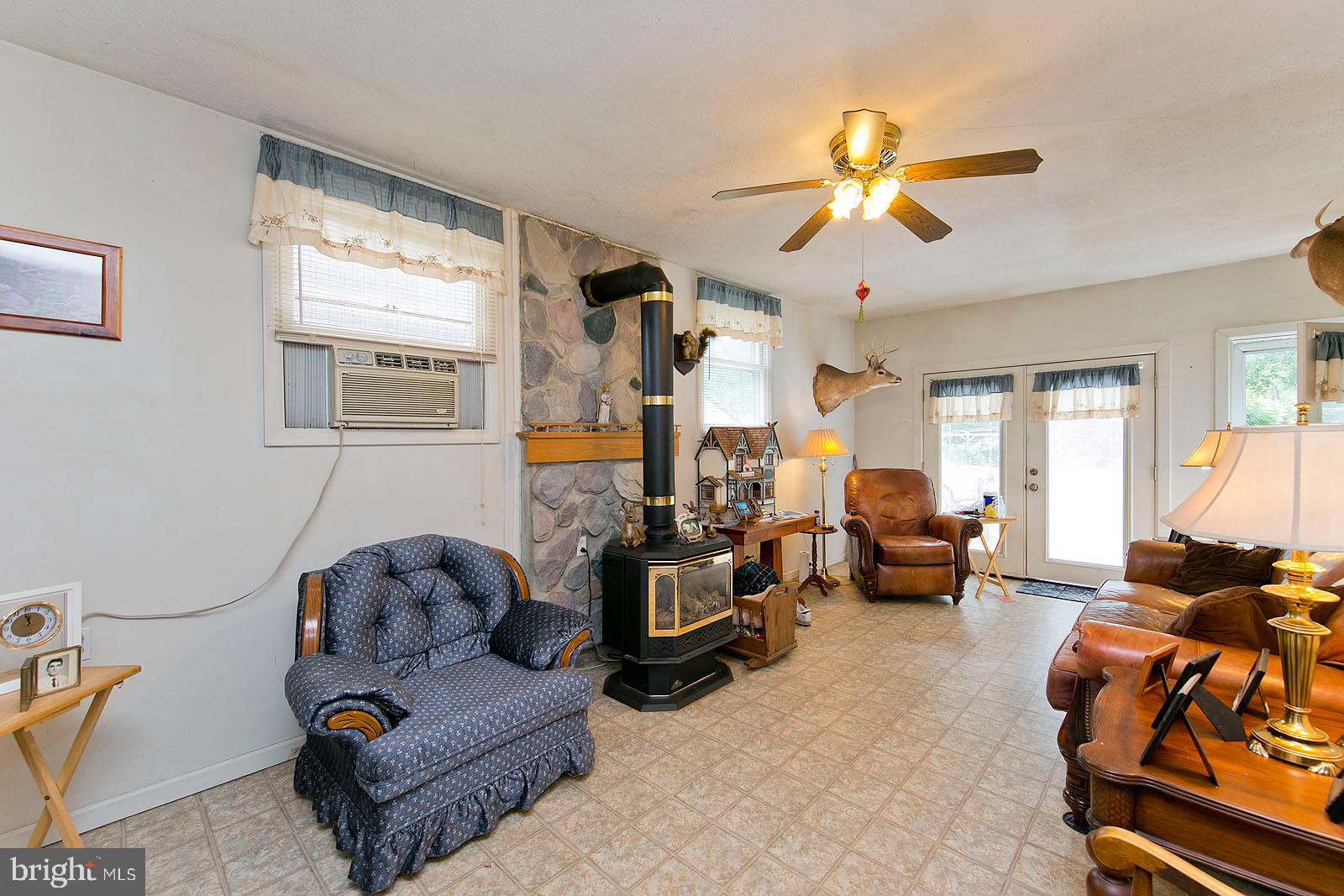 207 Sinking Spring Lane Gore, VA 22637 - Photo 5 of 29