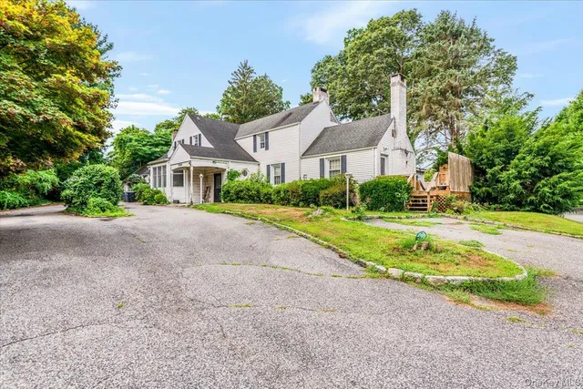 a view of house with yard and trees