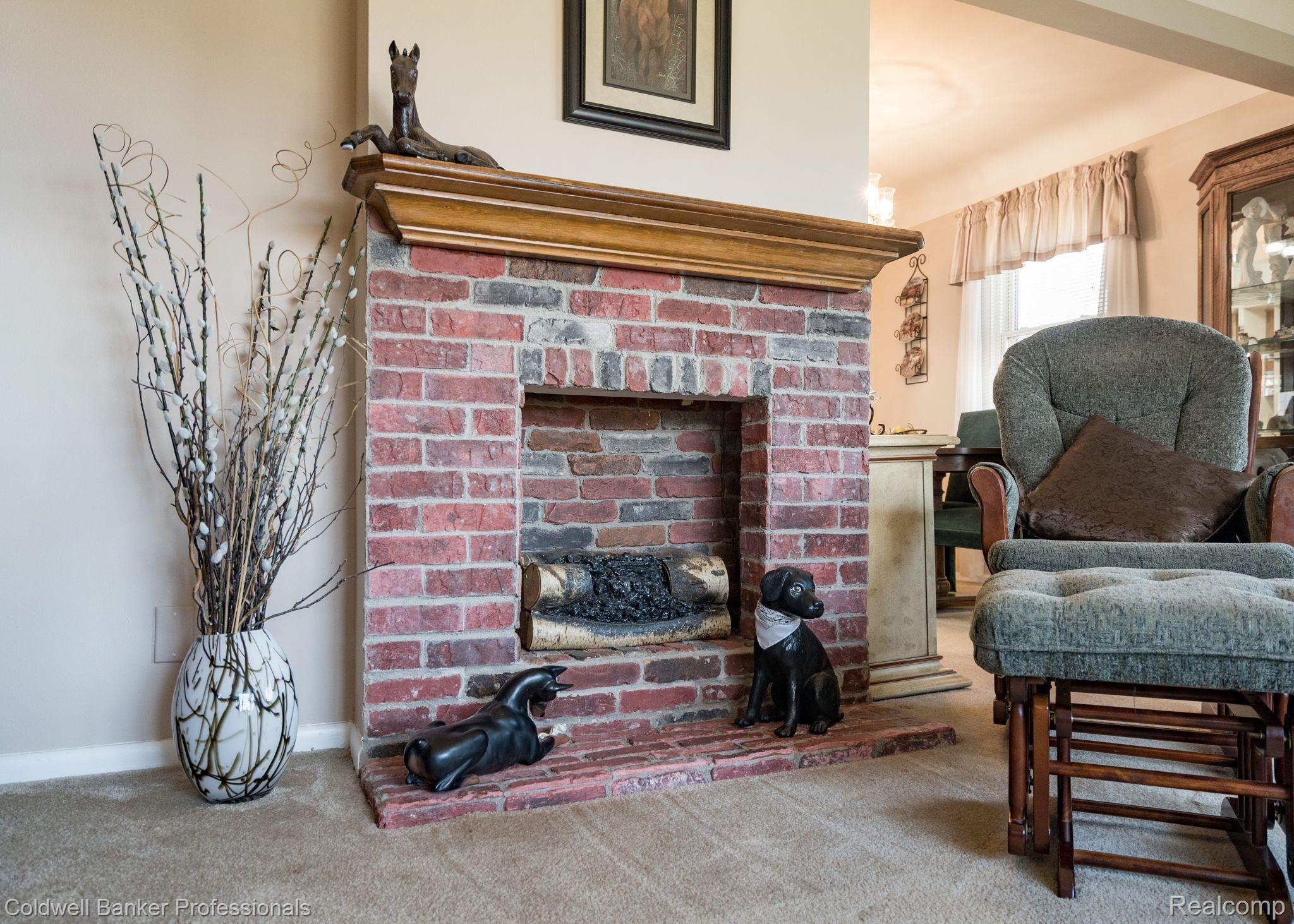 9850 Rilton Clarkston, MI 48348 - Photo 9 of 32 Faux fireplace