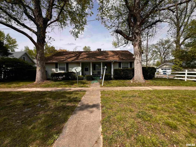 $98,500 | 810 East 7th Street, Centralia, IL 62801