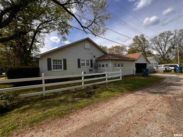 $98,500 | 810 East 7th Street, Centralia, IL 62801