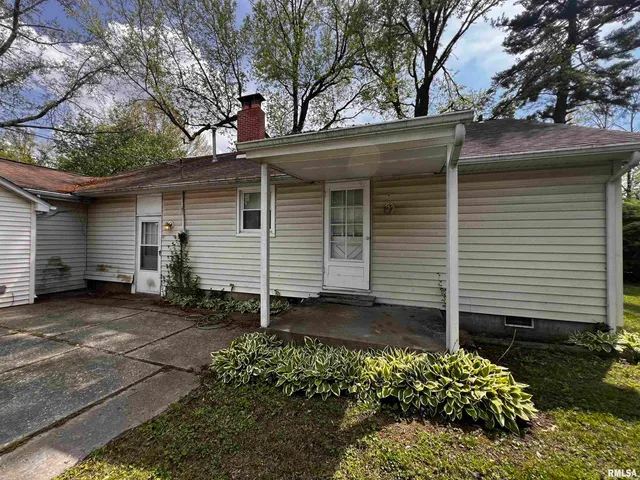 $98,500 | 810 East 7th Street, Centralia, IL 62801