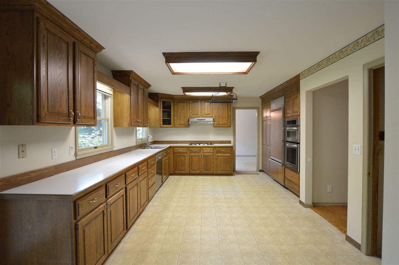 718 Bloomfield Road Traverse City, MI 49686 - Photo 15 of 82 1851260-14.JPG