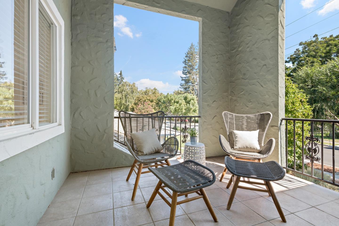 1629 Cherry Avenue San Jose, CA 95125 - Photo 35 of 61 a living room with furniture and a potted plant