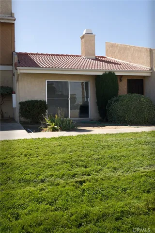 $325,000 | 16465 Green Tree Boulevard, Victorville, CA 92395