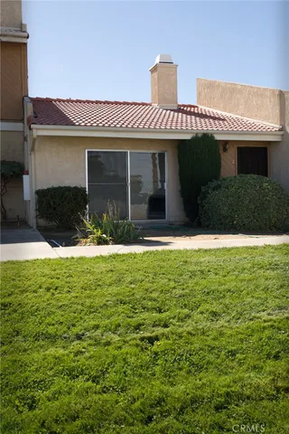 $325,000 | 16465 Green Tree Boulevard, Victorville, CA 92395