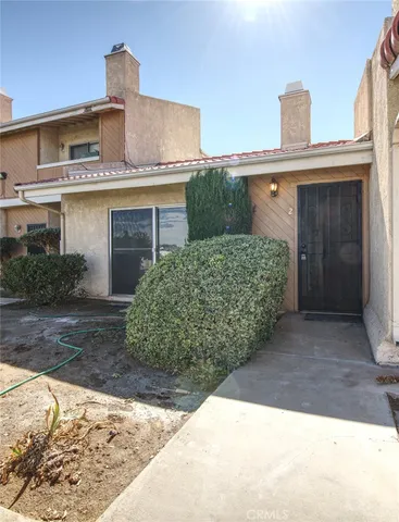 $325,000 | 16465 Green Tree Boulevard, Victorville, CA 92395