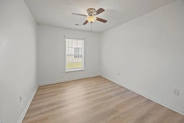 $2,300 | 5067 Thornton Drive, Summerville, SC 29485