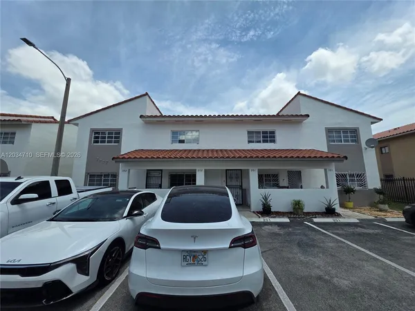 $2,400 | 7825 West 29th Lane, Unit 10123, Hialeah, FL 33018