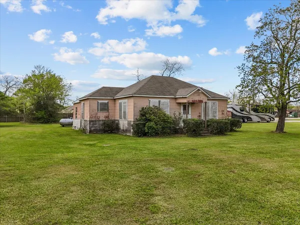 $310,000 | 11703 Farm To Market Road 1764, Santa Fe, TX 77510