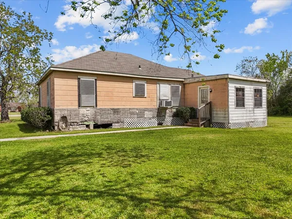 $310,000 | 11703 Farm To Market Road 1764, Santa Fe, TX 77510