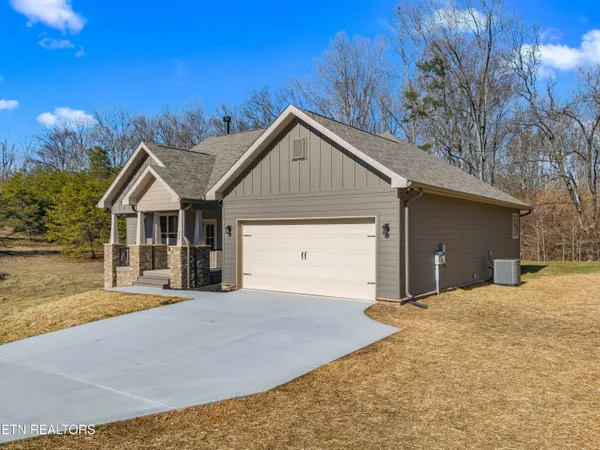 $625,000 | 936 Bob O Drive, Dandridge, TN 37725