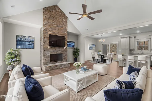 $625,000 | 936 Bob O Drive, Dandridge, TN 37725