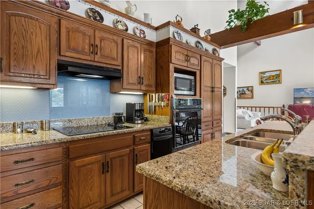 $890,000 | 517 Foxhead Shores Drive, Linn Creek, MO 65052