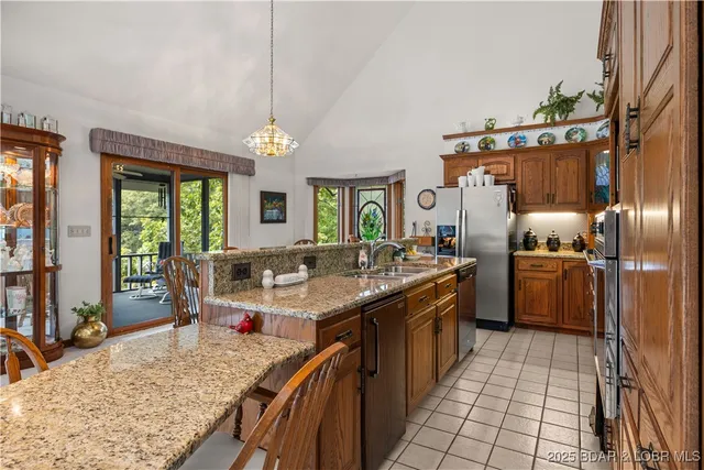 $890,000 | 517 Foxhead Shores Drive, Linn Creek, MO 65052