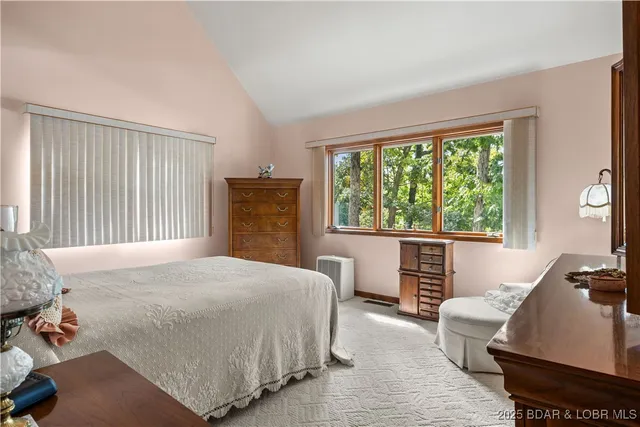 $890,000 | 517 Foxhead Shores Drive, Linn Creek, MO 65052