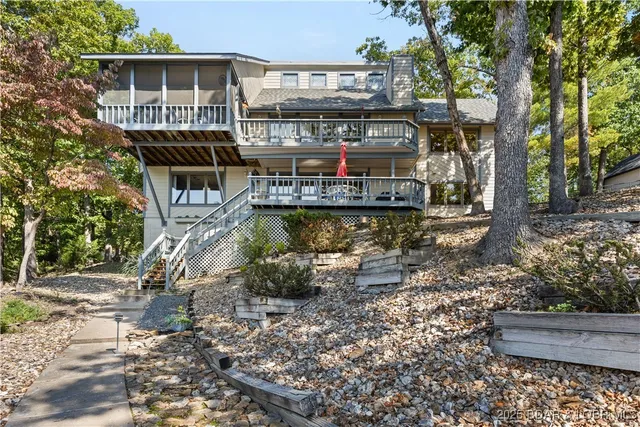 $890,000 | 517 Foxhead Shores Drive, Linn Creek, MO 65052