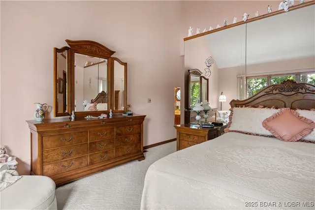 $890,000 | 517 Foxhead Shores Drive, Linn Creek, MO 65052