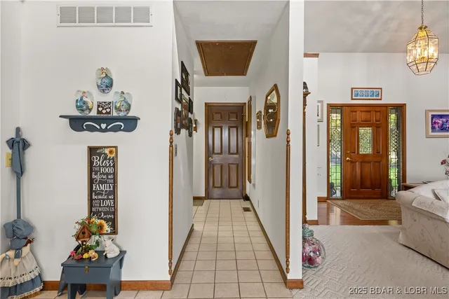 $890,000 | 517 Foxhead Shores Drive, Linn Creek, MO 65052