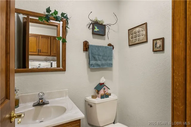 $890,000 | 517 Foxhead Shores Drive, Linn Creek, MO 65052