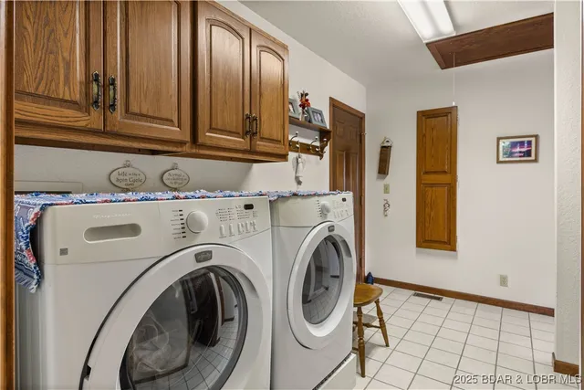 $890,000 | 517 Foxhead Shores Drive, Linn Creek, MO 65052