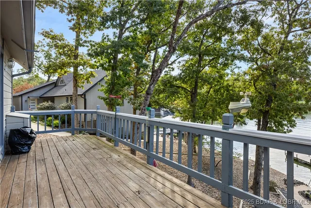 $890,000 | 517 Foxhead Shores Drive, Linn Creek, MO 65052