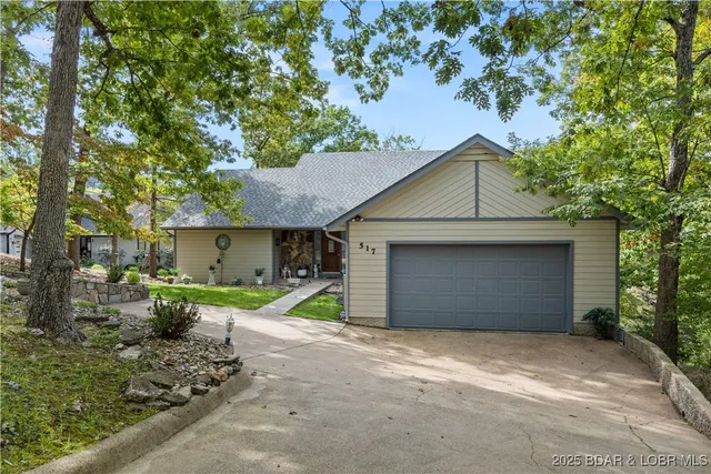 $890,000 | 517 Foxhead Shores Drive, Linn Creek, MO 65052