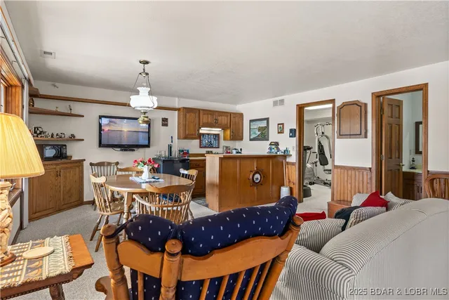 $890,000 | 517 Foxhead Shores Drive, Linn Creek, MO 65052